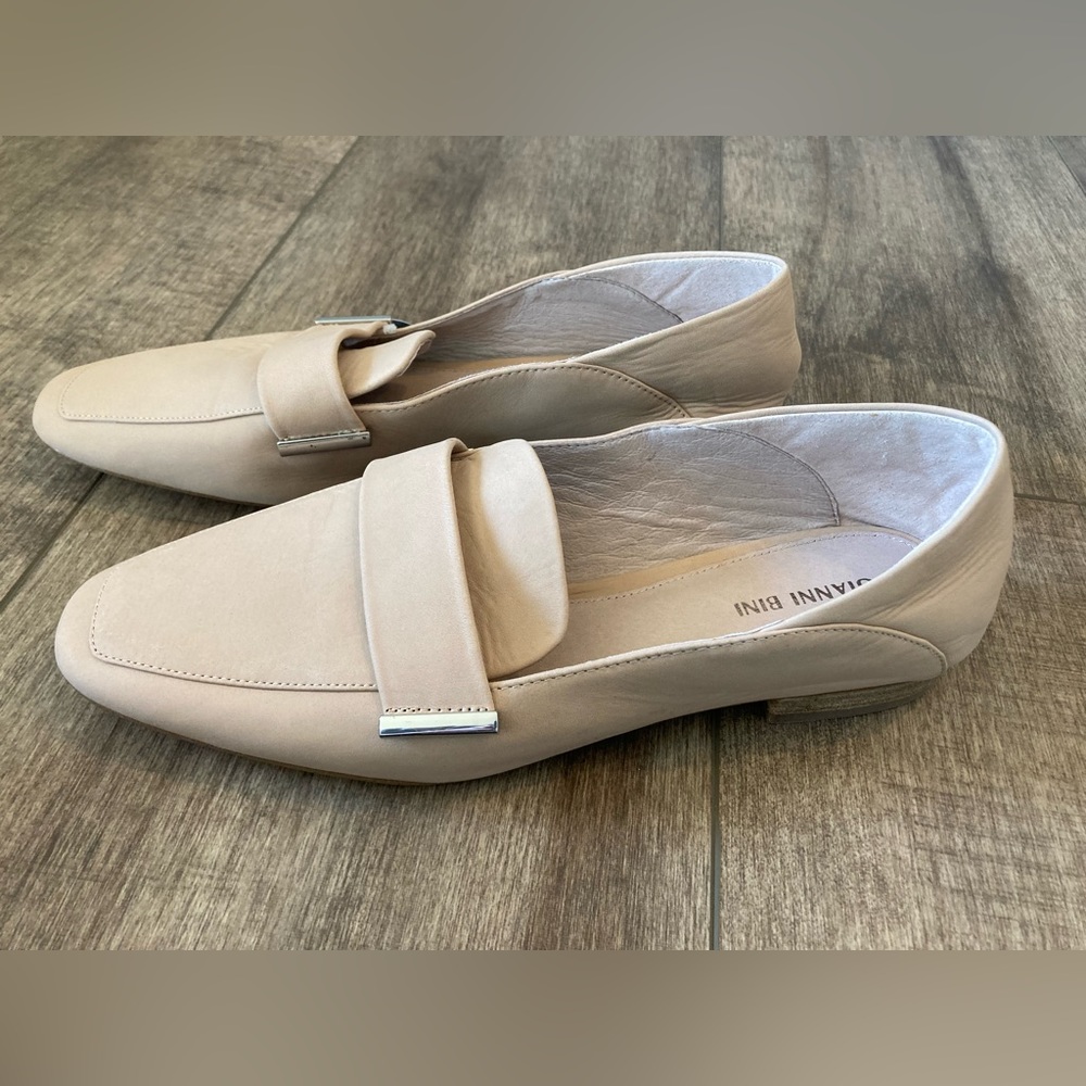 NWT Gianni Bini women’s 9.5 beige leather flats/loafers